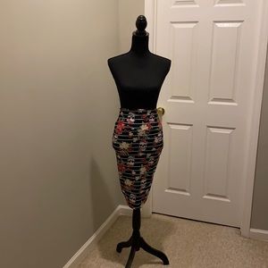Torrid  skull/print pencil skirt EUC
